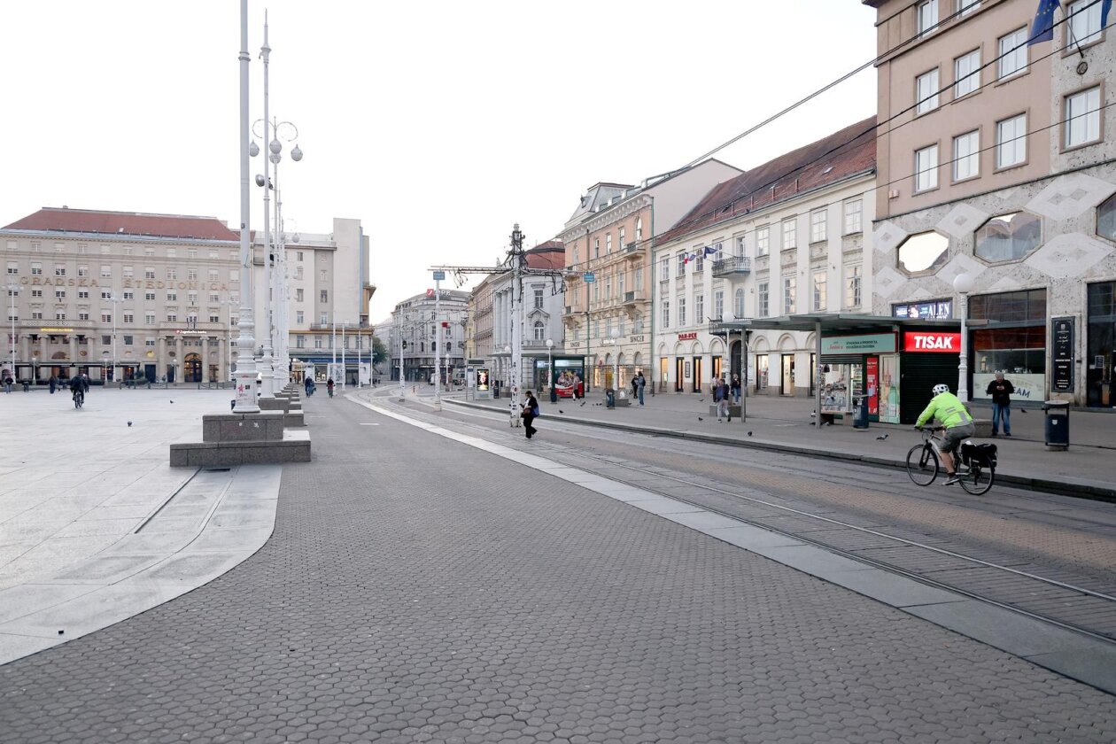 Zagreb: Počeo štrajk ZET-a, Trg prazan kao za vrijeme korone