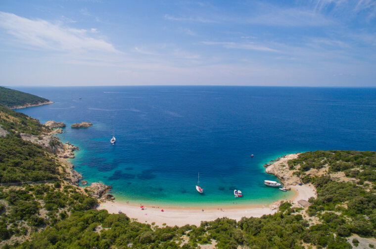 Plaza_Luka_Lubenice_Cres_Croatia_Robi_Sablic (4)
