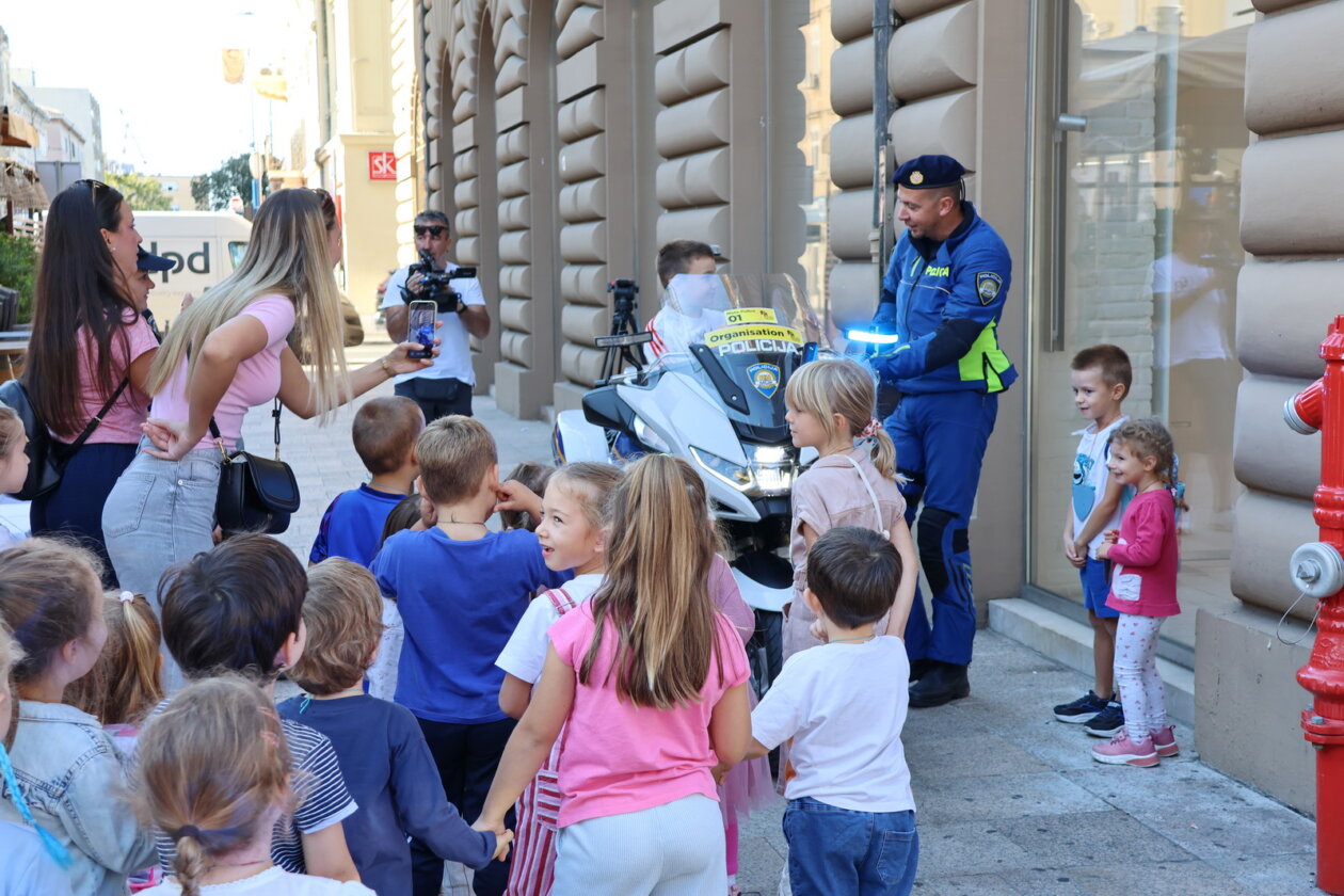Policija-pokazna-vjezba-Korzo-1 Policija-pokazna-vjezba-Korzo-1