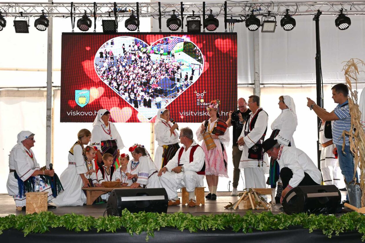 Smotra folklora Viškovsko prelo (4) Smotra folklora Viškovsko prelo (4)