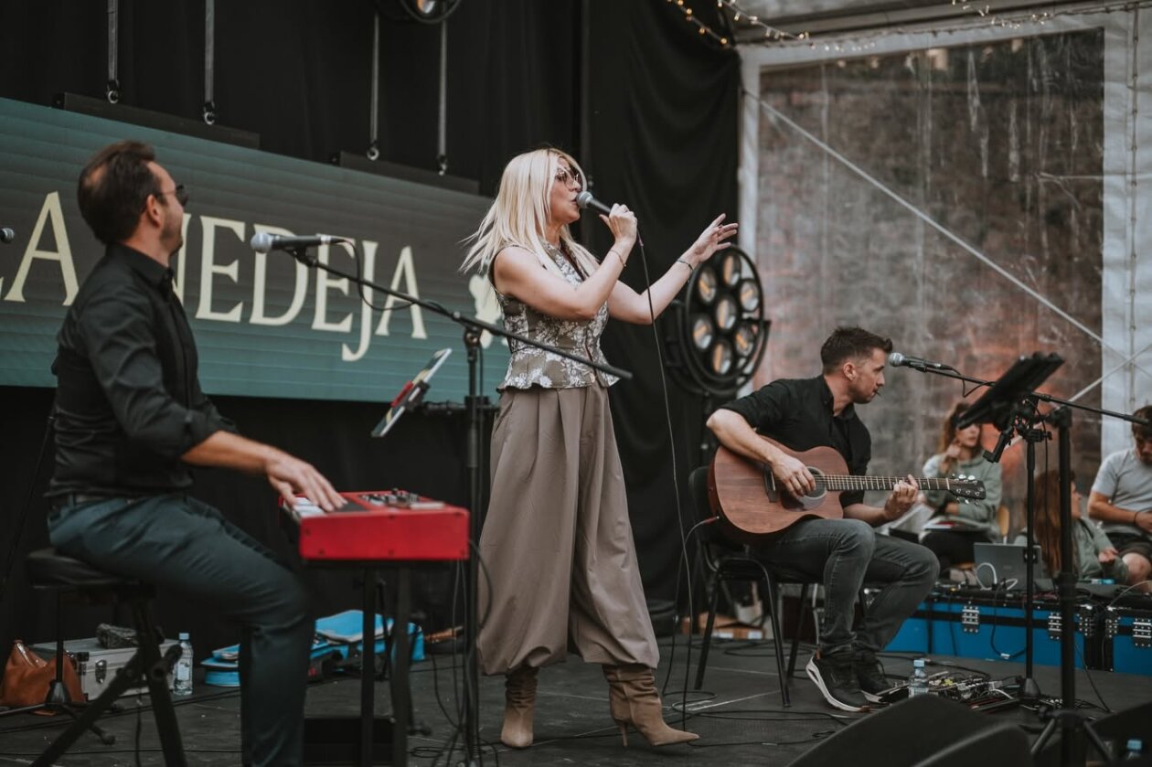 BELA NEDEJA PONEDJELJAK 16 BELA NEDEJA PONEDJELJAK 16