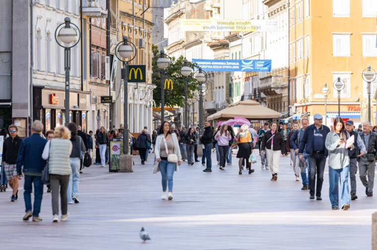 Ilustrativna Rijeka Korzo-7240 Ilustrativna Rijeka Korzo-7240