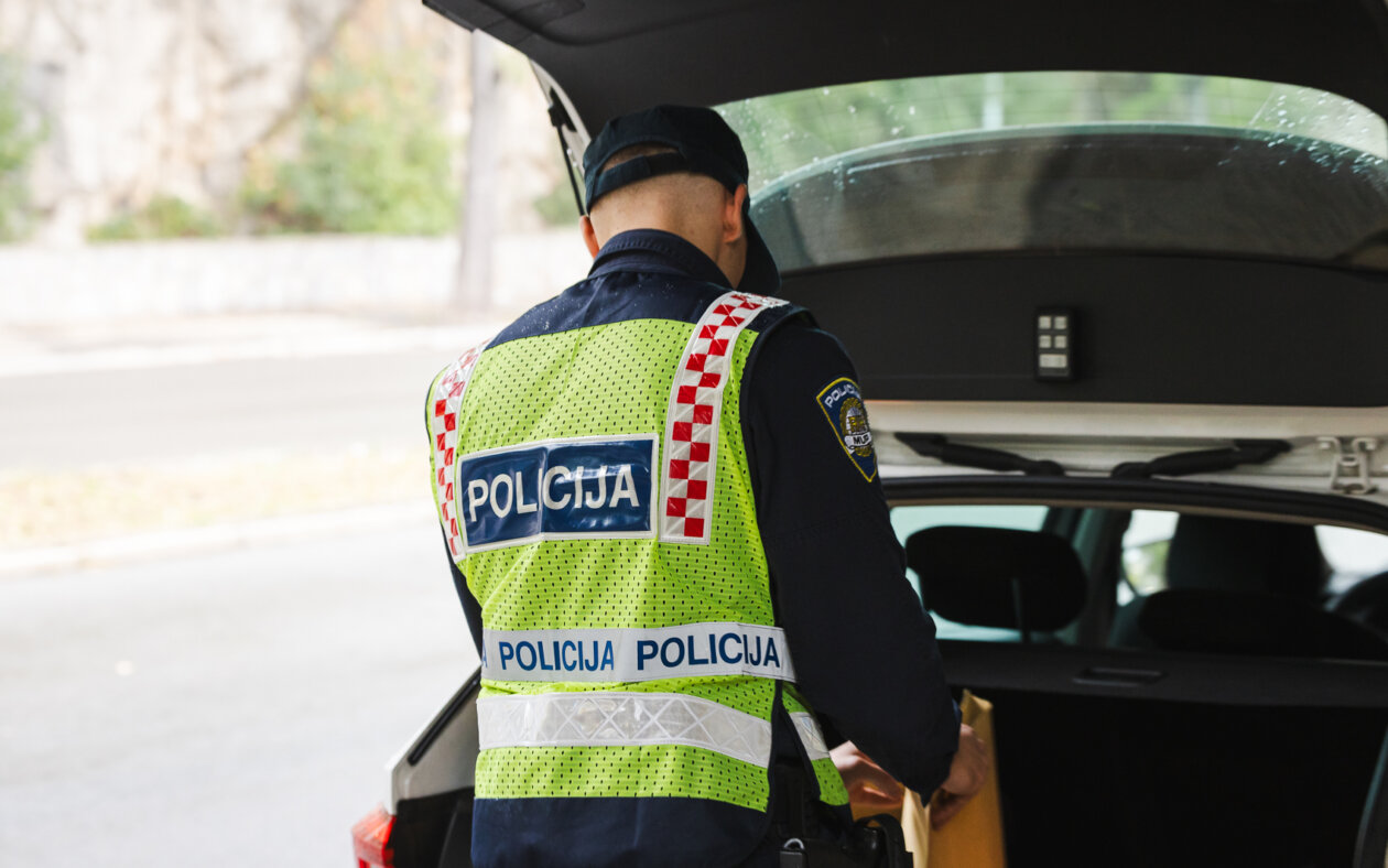 Ilustrativna policija promet-6206