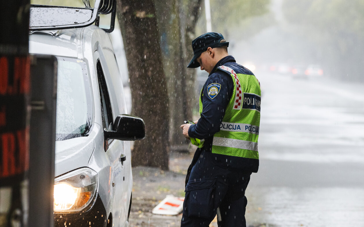Ilustrativna policija promet-6213-2