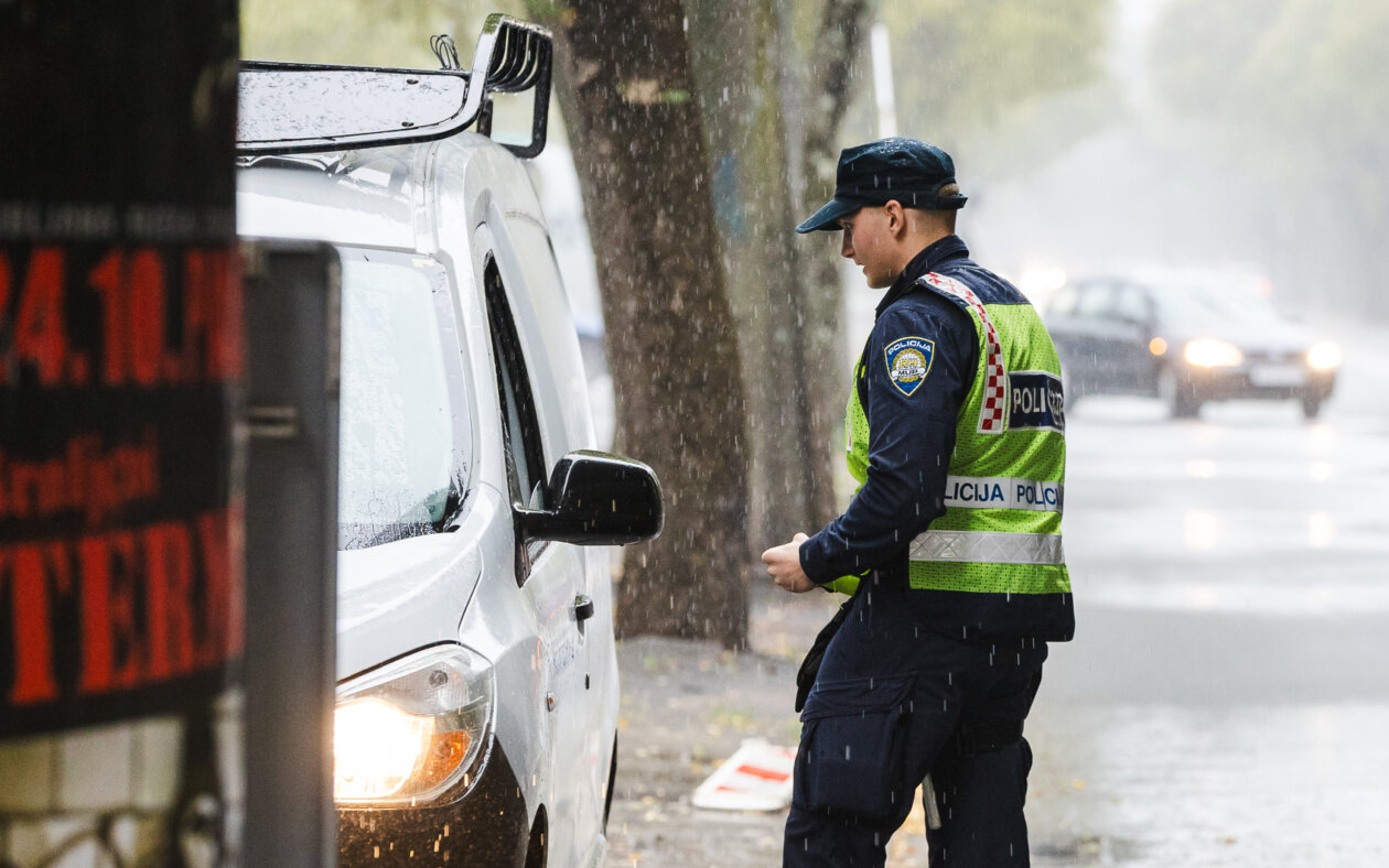 Ilustrativna policija promet-6215