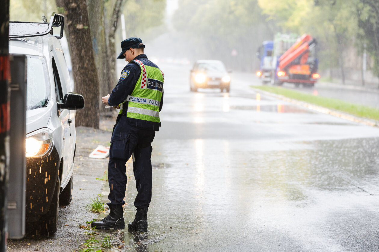 Ilustrativna policija promet-6216