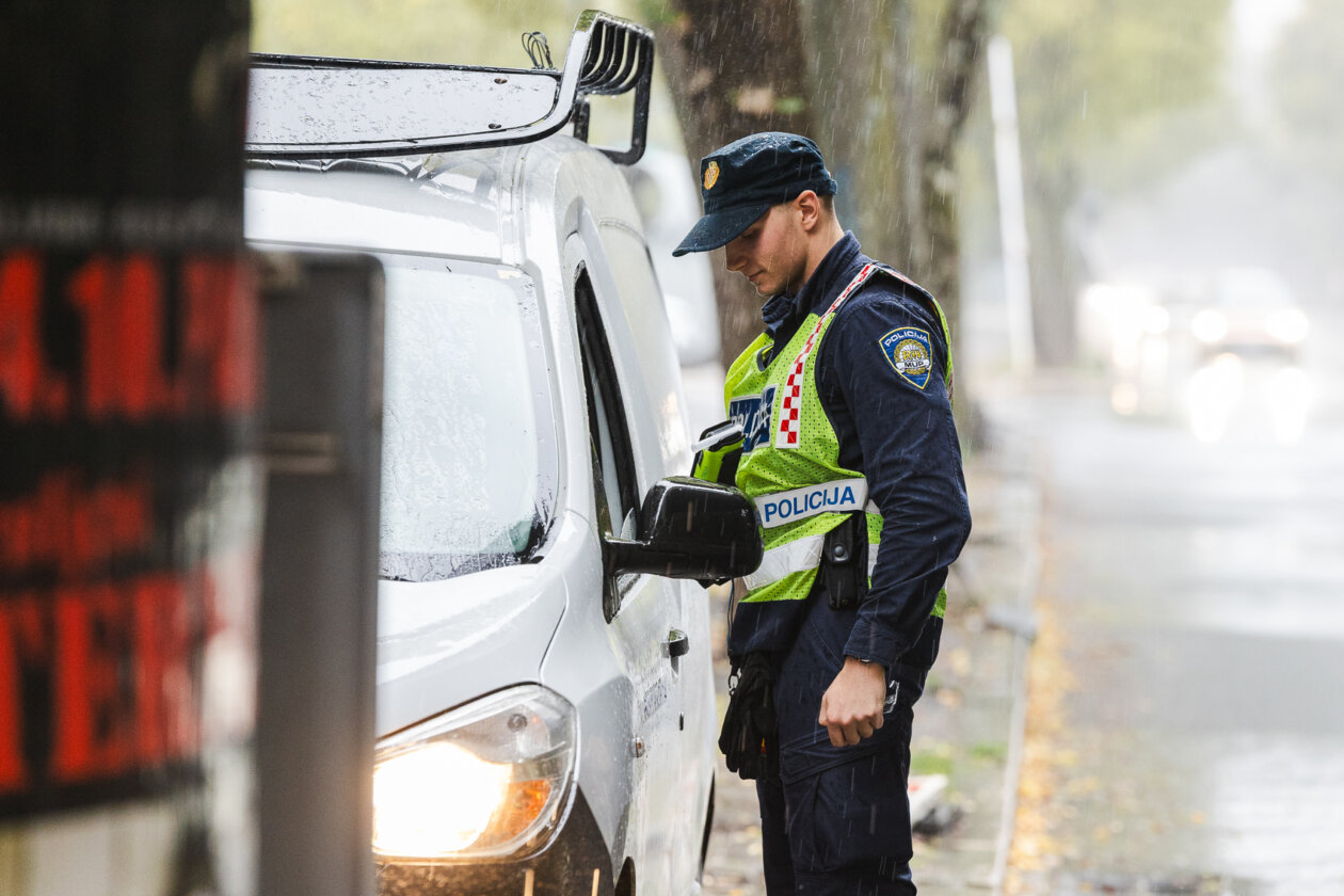 Ilustrativna policija promet-6220