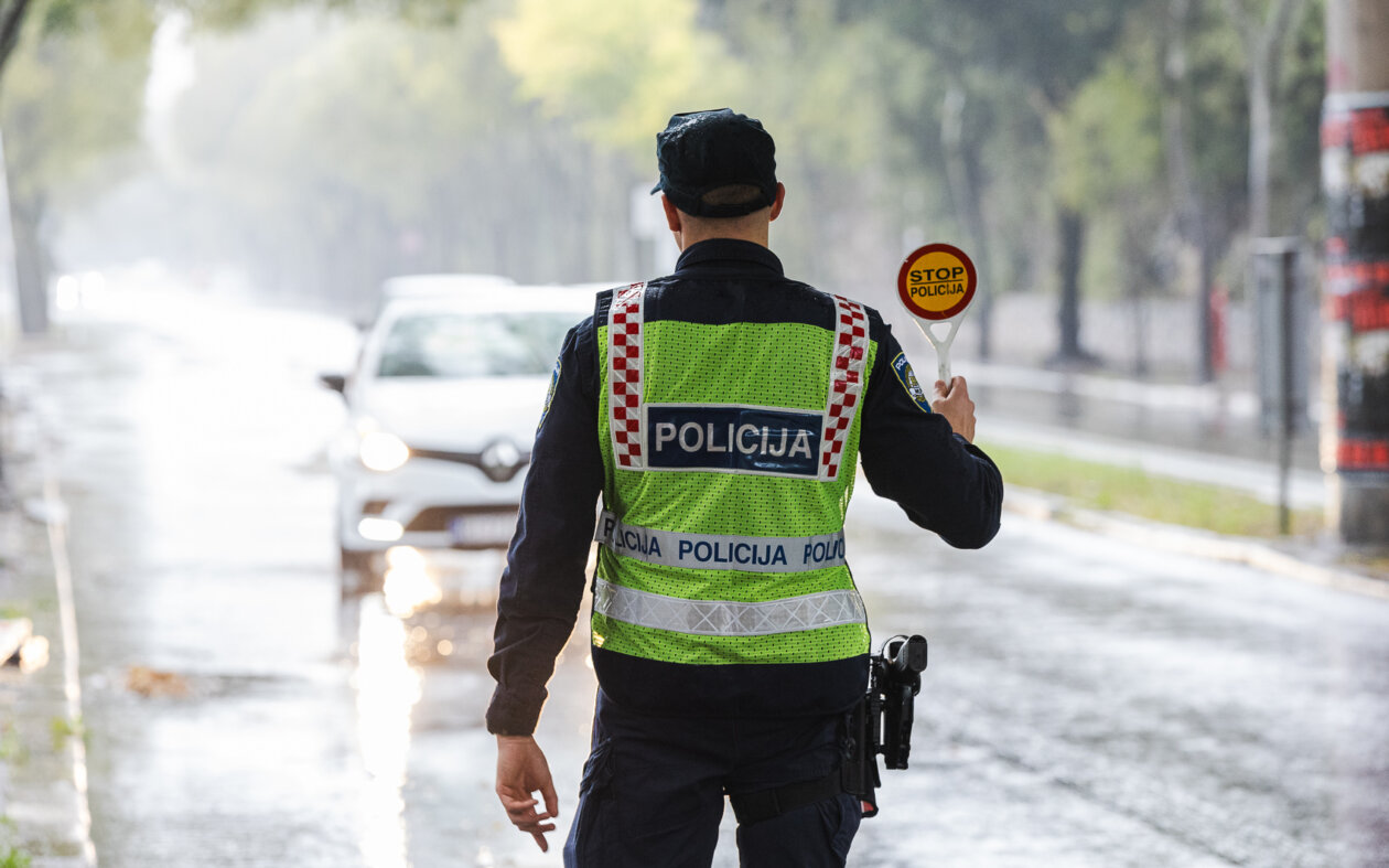 Ilustrativna policija promet-6296