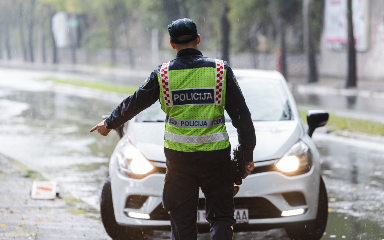 Ilustrativna policija promet-6304