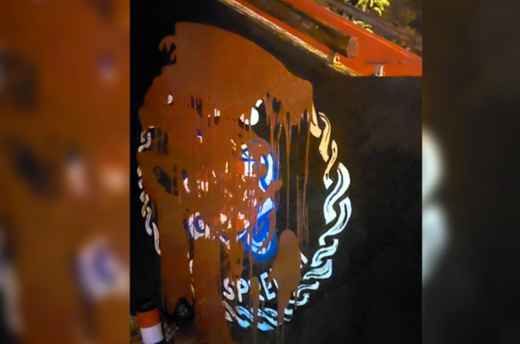 MURAL ŠKURINJE CRVEN