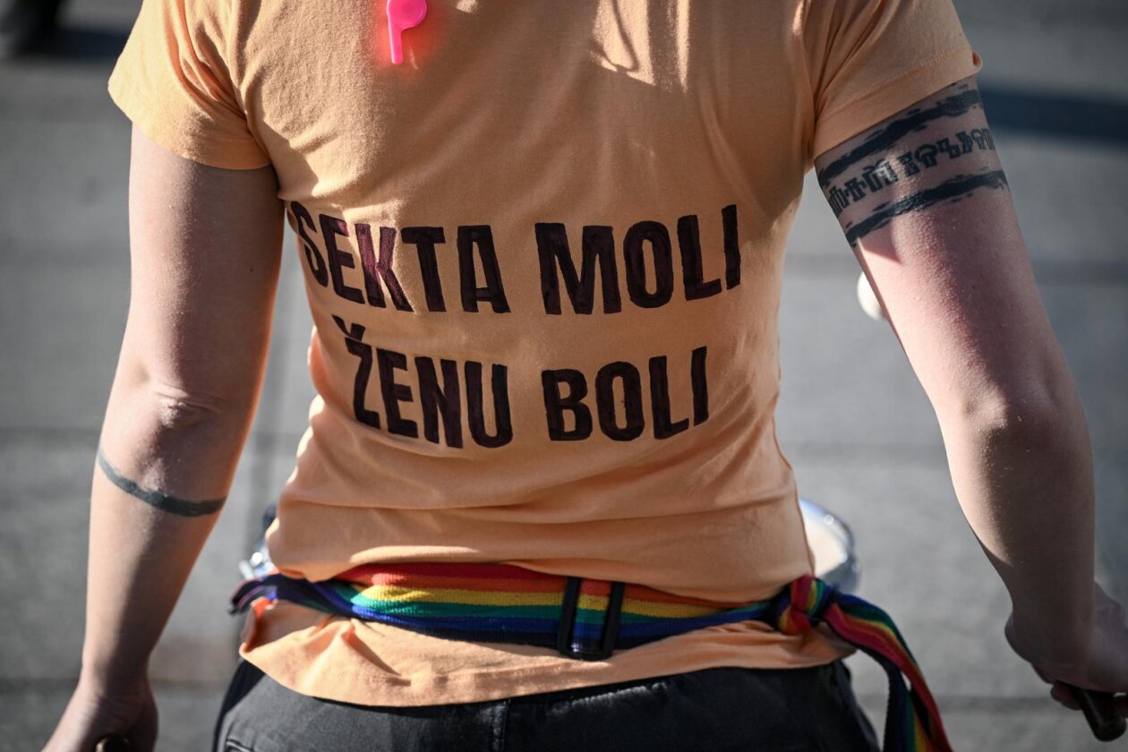 Zagreb: Prosvjed protiv molitelja na Trgu bana Josipa Jelačića Zagreb: Prosvjed protiv molitelja na Trgu bana Josipa Jelačića