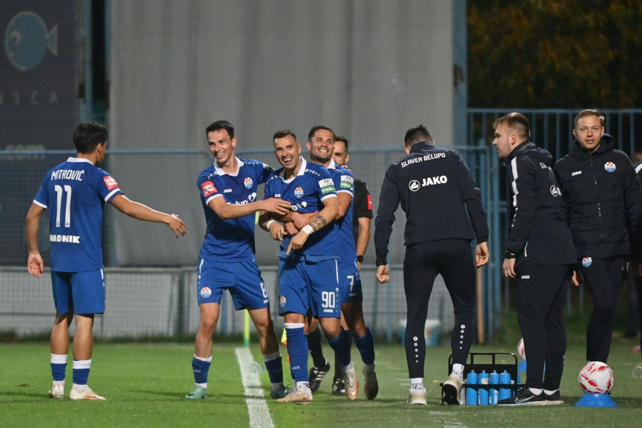 Slaven Belupo i Rijeka sastali se u 9. kolu SuperSport HNL-a Slaven Belupo i Rijeka sastali se u 9. kolu SuperSport HNL-a