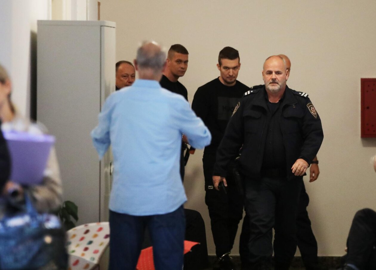 Rijeka: Pravosudni policajci dovode braću Vinković na Županijski sud