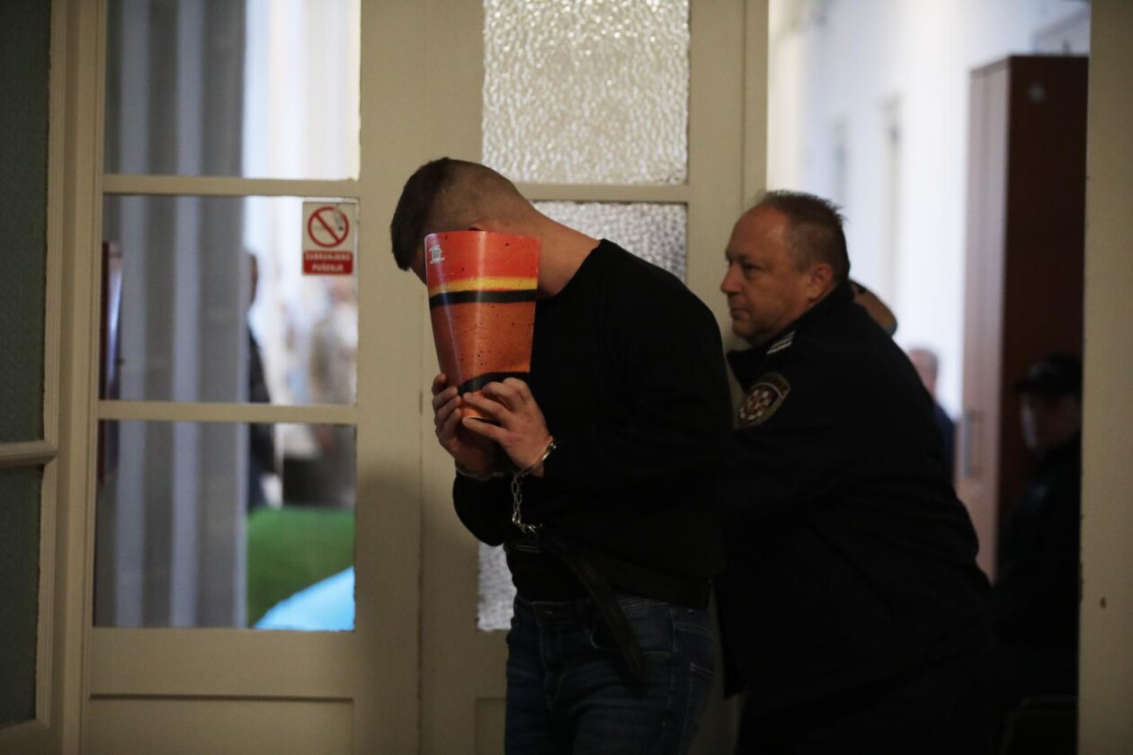 Rijeka: Pravosudni policajci dovode braću Vinković na Županijski sud
