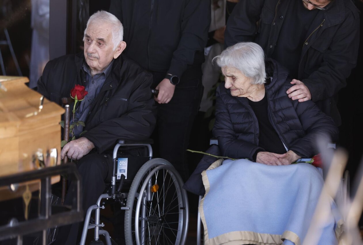 Posljednji ispraćaj Gorana Bareta na Gradskom groblju u Vinkovcima