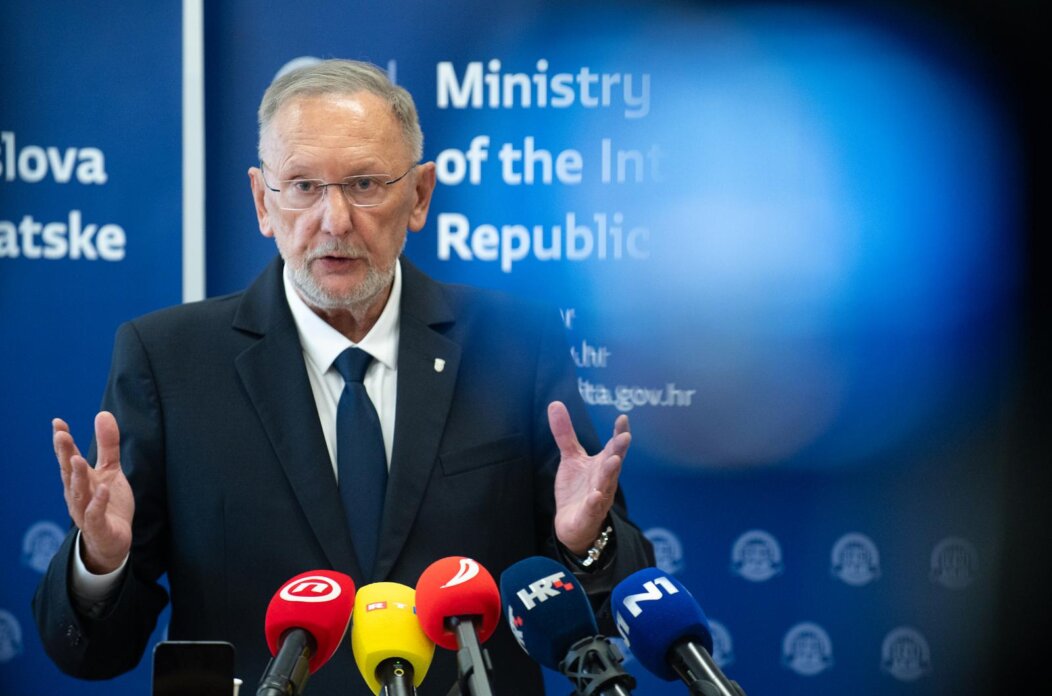 Zagreb: Davor Božinović predstavio Nacrt Zakona o izmjenama i dopunama Zakona o sigurnosti prometa na cestama Zagreb: Davor Božinović predstavio Nacrt Zakona o izmjenama i dopunama Zakona o sigurnosti prometa na cestama
