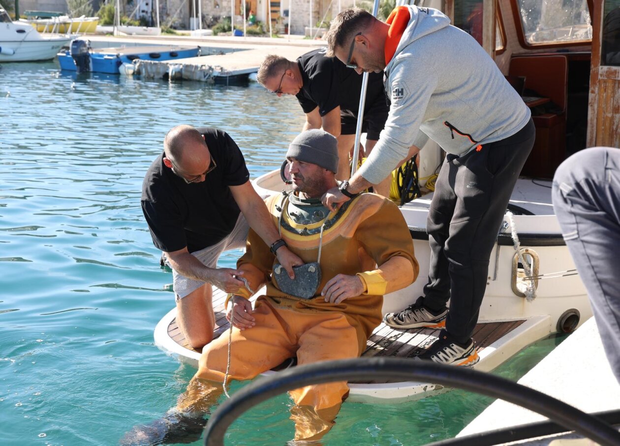 Krapanj: Kristijan Curavi? pokuao postaviti Guinnessov svjetski rekord u aktivnom podvodnom ?i?enju plastike