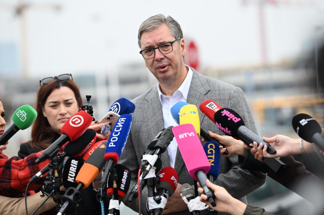 Beograd: Aleksandar Vučić dao izjavu okupljenim medijima Beograd: Aleksandar Vučić dao izjavu okupljenim medijima