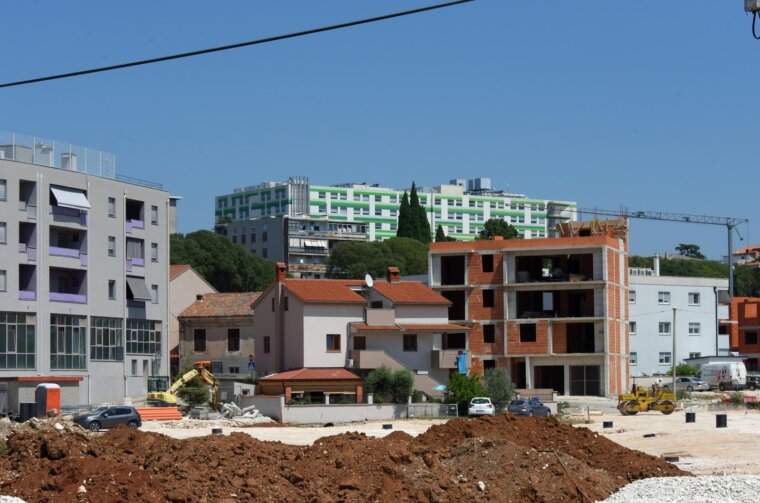 Pula: Stanogradnja u Puli