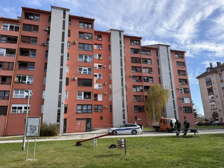 RADNIK PAO KAPORTAL 1 RADNIK PAO KAPORTAL 1