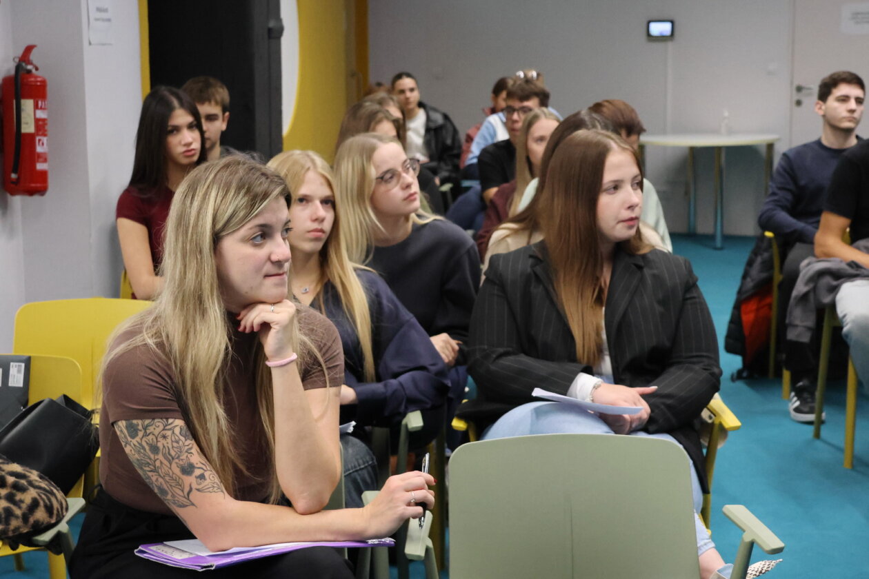 Srednjoskolci-o-participativnom-budzetiranju-u-Ri-Hubu-7 Srednjoskolci-o-participativnom-budzetiranju-u-Ri-Hubu-7
